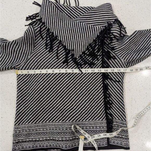 Chico's Woman Black White Striped Cardigan Wrap Sweater Fringe Shawl Neck M/8 - Picture 4 of 9